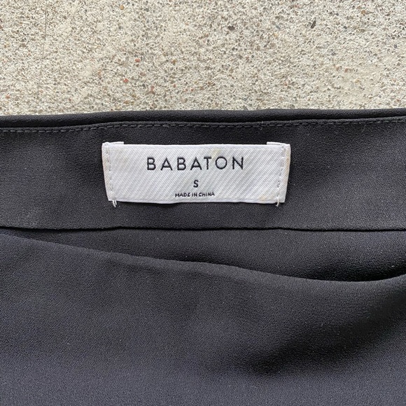 Babaton Flowy Off The Shoulder Top - Picture 2 of 3